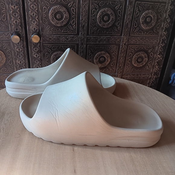 Adidas YEEZY Slide Bone 2020 - Picture 5 of 13